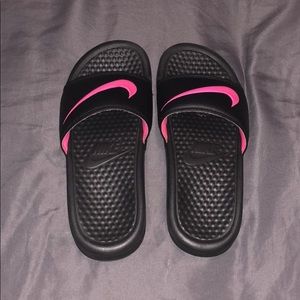 Nike slides pink and black size 4